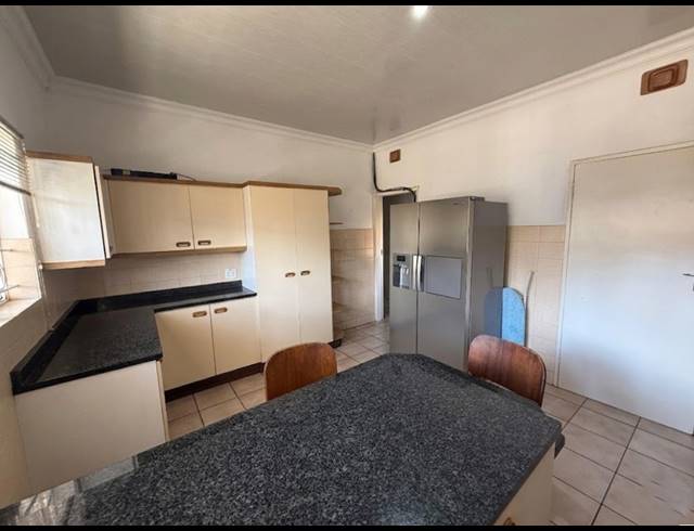 21 BEDROOM GUEST HOUSE FOR SALE IN THREE RIVERS